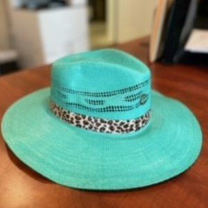 Charlie 1 Horse Right Meow